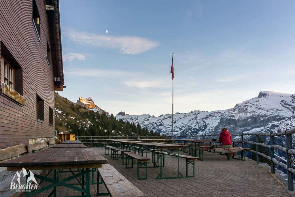 Berghütte im Winter Brunnihütte